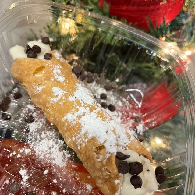 Cannoli.